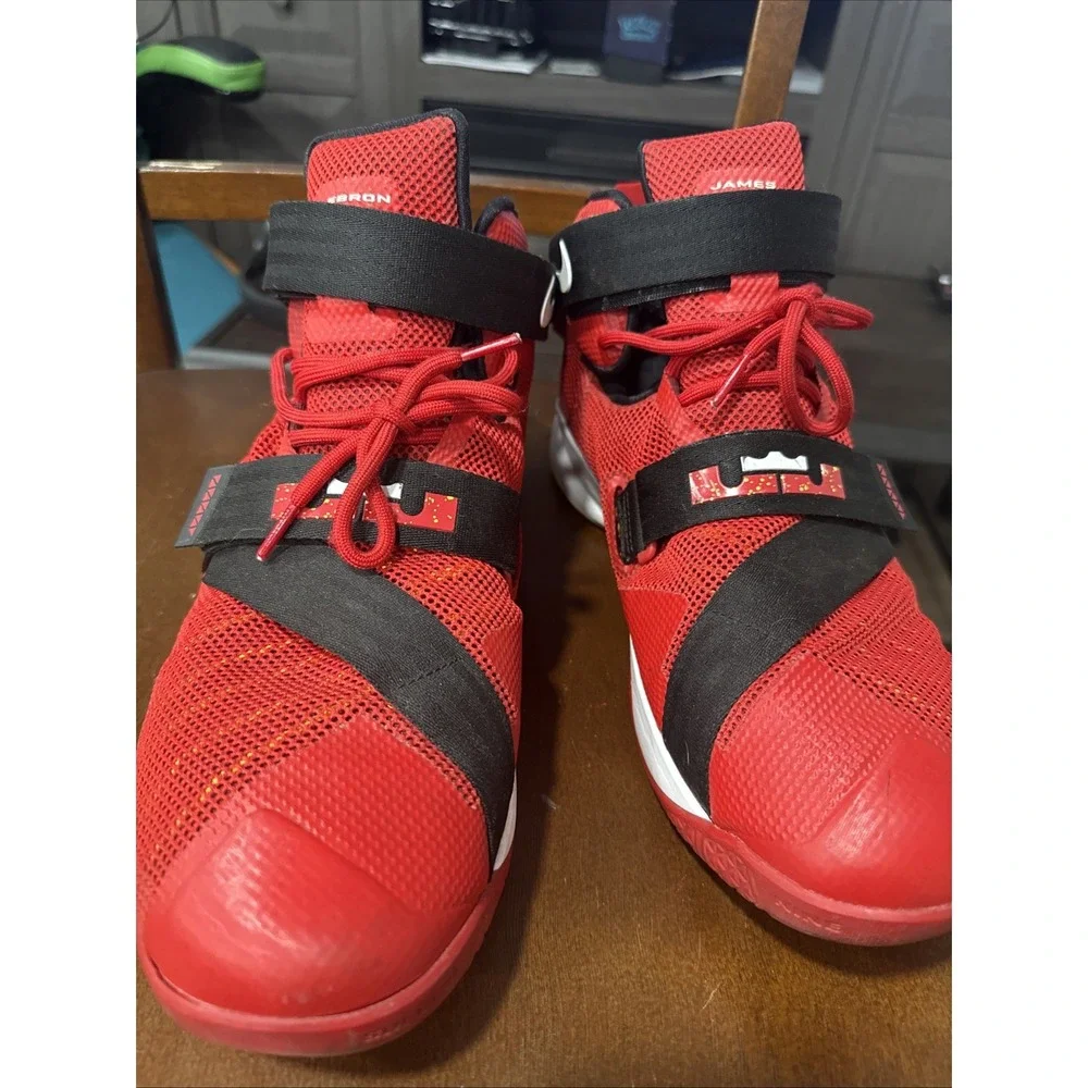 Nike LeBron Soldier 9 Size 13 Mens Basketball Sneakers University‎ Red